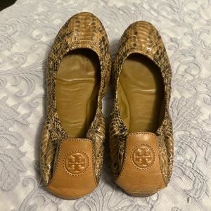 Tory Burch Flats in great condition. Like new. 7